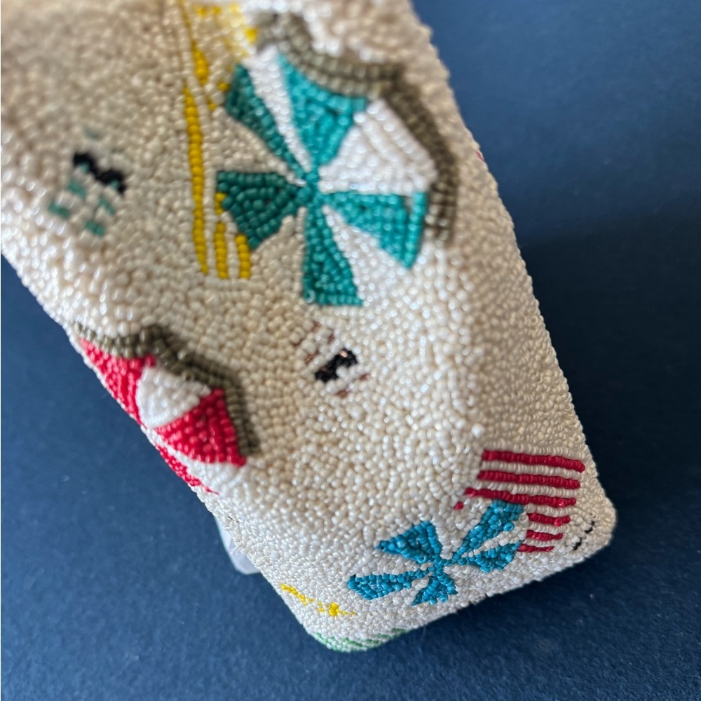 GORGEOUS Beaded Tote Bag with beach umbrella and beach towel designs- SO FUN⛱️ - Picture 4 of 12